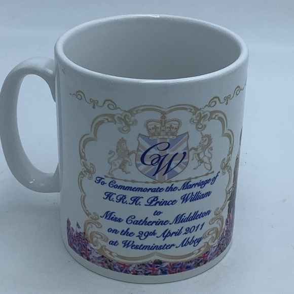 Mug commemorating the Marriage of Prince William and Catherine Middleton in 2011 - Picture 3 of 10